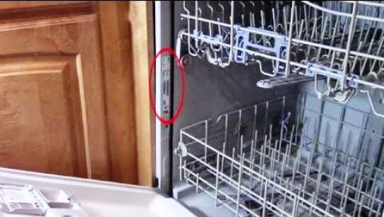Посудомоечная машина течет из-под дверцы: устранение неполадок - ТехноЭксперт